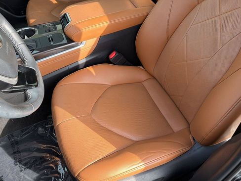 Used 2024 Toyota Highlander Platinum FWD image 30