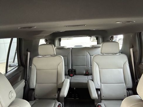Used 2022 GMC Yukon SLT w/ SLT Luxury Package image 26