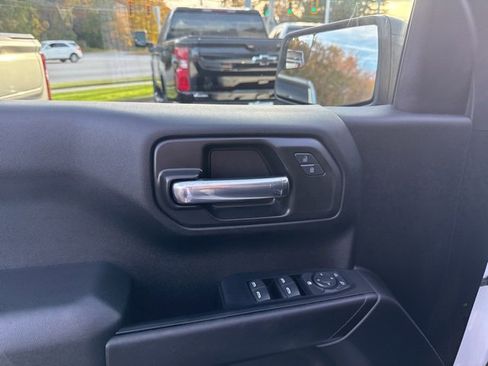 Used 2022 Chevrolet Silverado 1500 Custom image 9
