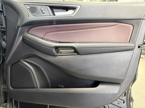 Used 2020 Ford Edge Titanium w/ Equipment Group 301A AWD/4WD image 32