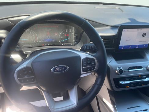 Used 2023 Ford Explorer XLT w/ Equipment Group 202A AWD/4WD image 15