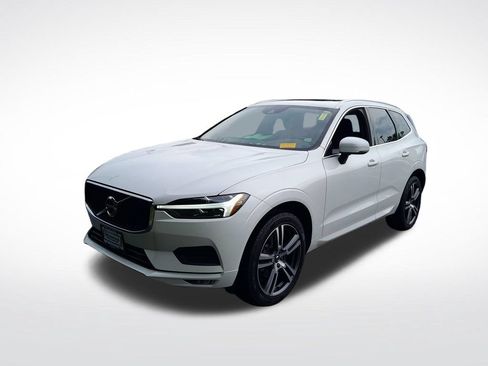 Used 2021 Volvo XC60 T5 Momentum w/ Premium Package AWD/4WD image 3