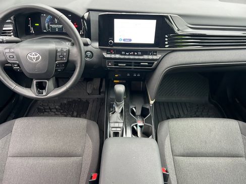 Used 2025 Toyota Camry LE w/ Convenience Package image 10