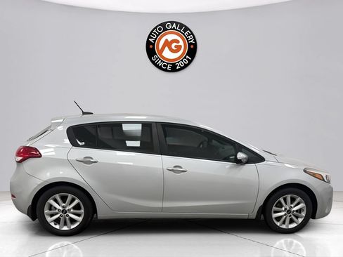 Used 2017 Kia Forte LX w/ LX Popular Plus Package FWD image 2