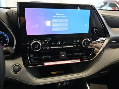 New 2026 Toyota Highlander Limited AWD/4WD image 17