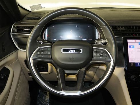 Used 2023 Jeep Grand Cherokee Limited image 24