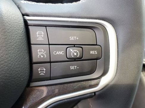 Used 2023 Jeep Wagoneer L 4WD w/ Premium Group I image 16