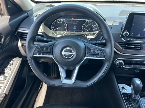 Used 2024 Nissan Altima 2.5 SV FWD image 21