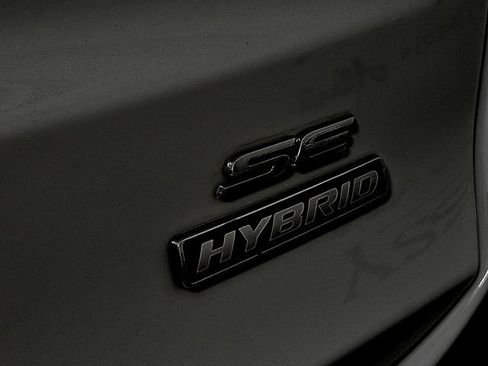 Used 2020 Ford Fusion SE image 32