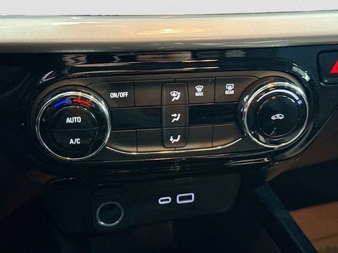 Used 2024 Chevrolet Trax LT FWD image 16