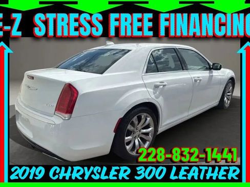 Used 2019 Chrysler 300 Limited image 2
