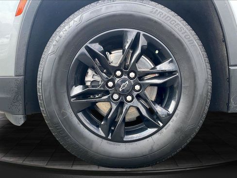 Used 2023 Chevrolet Traverse LT FWD image 9