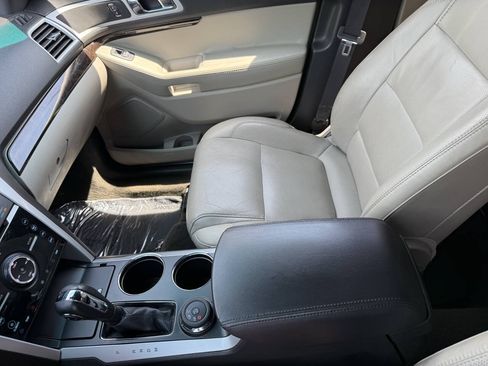 Used 2014 Ford Explorer Limited w/ Equipment Group 302A AWD/4WD image 23