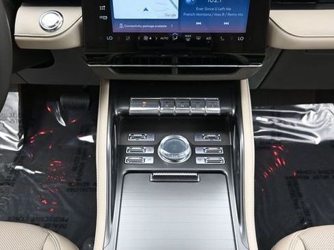 Used 2024 Lincoln Nautilus Premier AWD/4WD image 13
