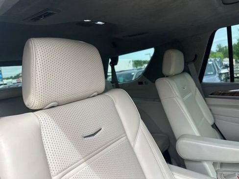 Used 2022 Cadillac Escalade Premium Luxury Platinum AWD/4WD image 13