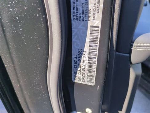 New 2025 Jeep Grand Cherokee L Altitude image 38