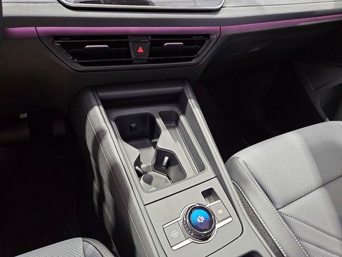 New 2026 Volkswagen Tiguan SE FWD image 23