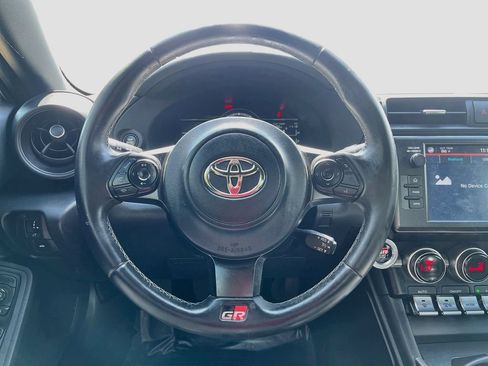 Used 2023 Toyota GR86 RWD image 11