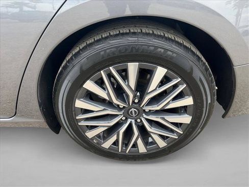 Used 2025 Nissan Altima 2.5 SV FWD image 25