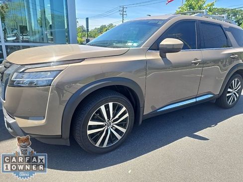 Used 2024 Nissan Pathfinder Platinum AWD/4WD image 16