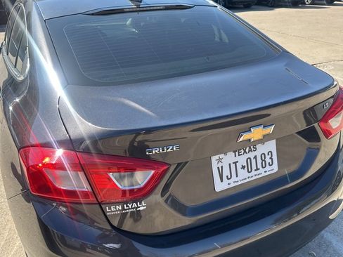 Used 2017 Chevrolet Cruze LT w/ Convenience Package image 3