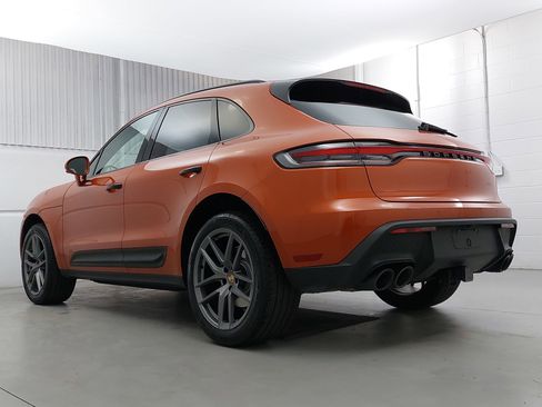 Used 2025 Porsche Macan image 3