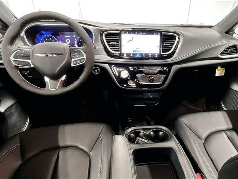 New 2026 Chrysler Pacifica Select image 6