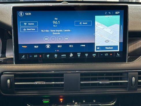 Used 2025 Lincoln Corsair Reserve AWD/4WD image 11