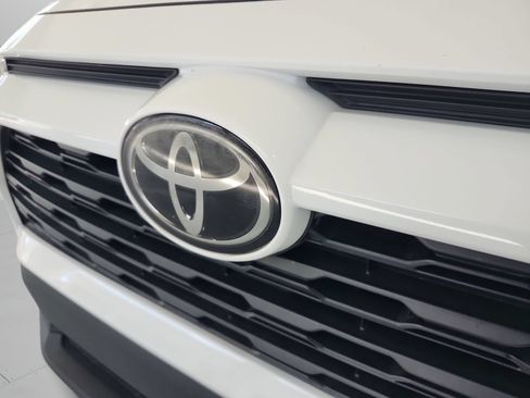 Used 2021 Toyota RAV4 XLE FWD image 29