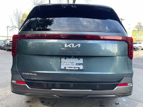 Used 2025 Kia Carnival SX Prestige FWD image 5