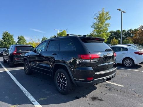 Used 2018 Jeep Grand Cherokee Trailhawk w/ Trailhawk Luxury Group AWD/4WD image 3