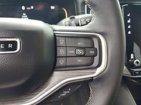 Used 2024 Jeep Wagoneer L Series II w/ Flexible Seating Group image 30