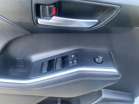 Used 2021 Toyota Highlander XLE FWD image 14