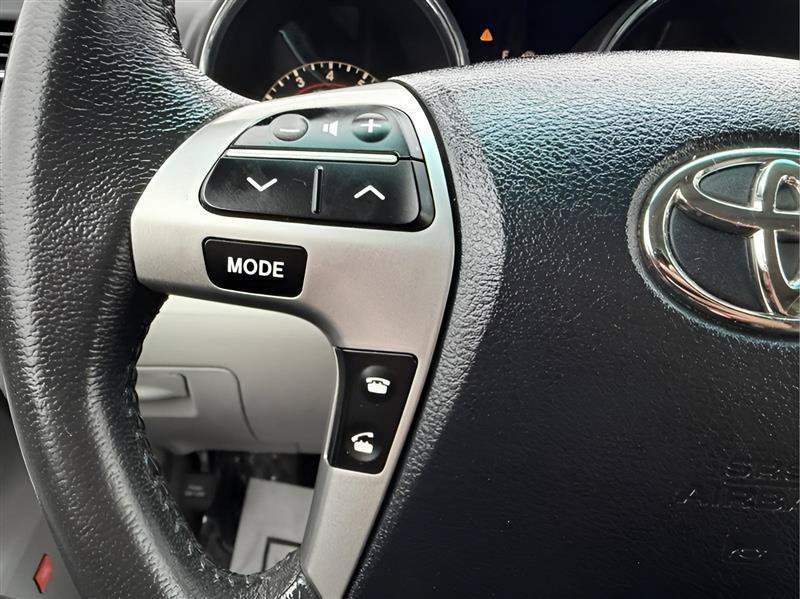 Used 2011 Toyota Highlander Limited w/ Tow Pkg FWD image 40