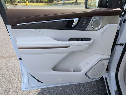 New 2026 Buick Enclave Avenir w/ Super Cruise Package image 11