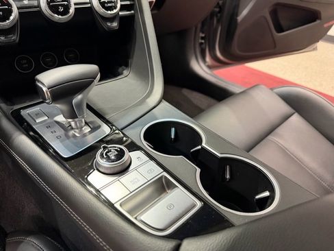 Used 2023 Genesis G70 2.0T image 41