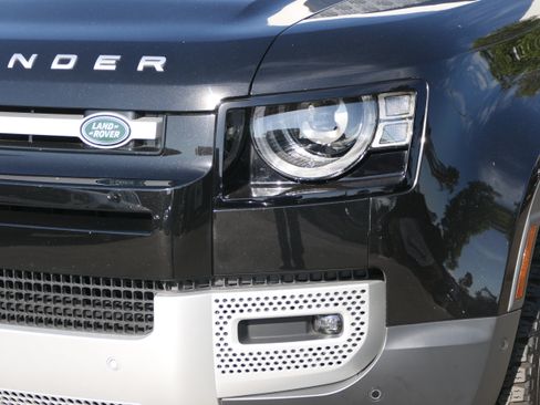 Used 2025 Land Rover Defender 110 S AWD/4WD image 9