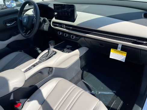 Used 2024 Honda HR-V EX-L image 16
