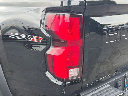 Used 2025 Chevrolet Colorado ZR2 w/ Midnight Edition AWD/4WD image 12