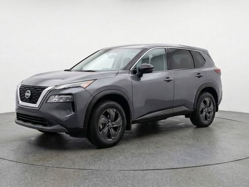 Used 2025 Nissan Rogue SV image 3