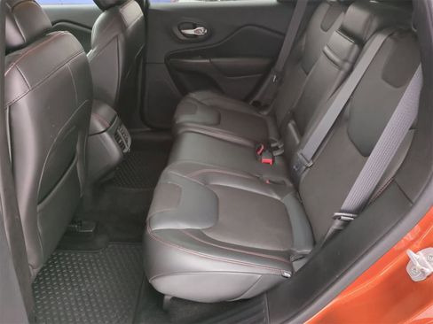 Used 2015 Jeep Cherokee Trailhawk w/ Cold Weather Group image 19