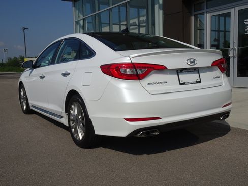 Used 2015 Hyundai Sonata Limited w/ Option Group 05 FWD image 3