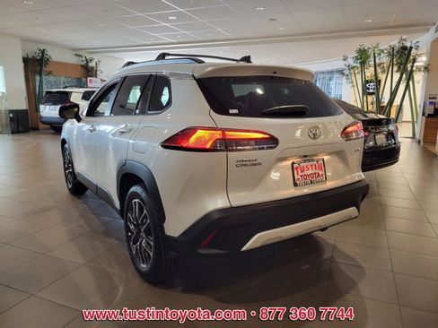 Certified 2026 Toyota Corolla Cross XLE w/ Convenience Package FWD image 5