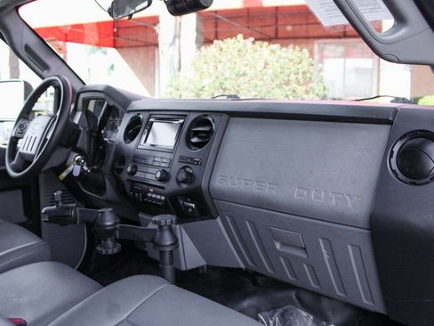 Used 2015 Ford F550 2WD Regular Cab Super Duty image 40