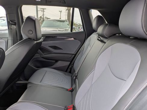 New 2026 Volkswagen Tiguan SE R-Line FWD image 14
