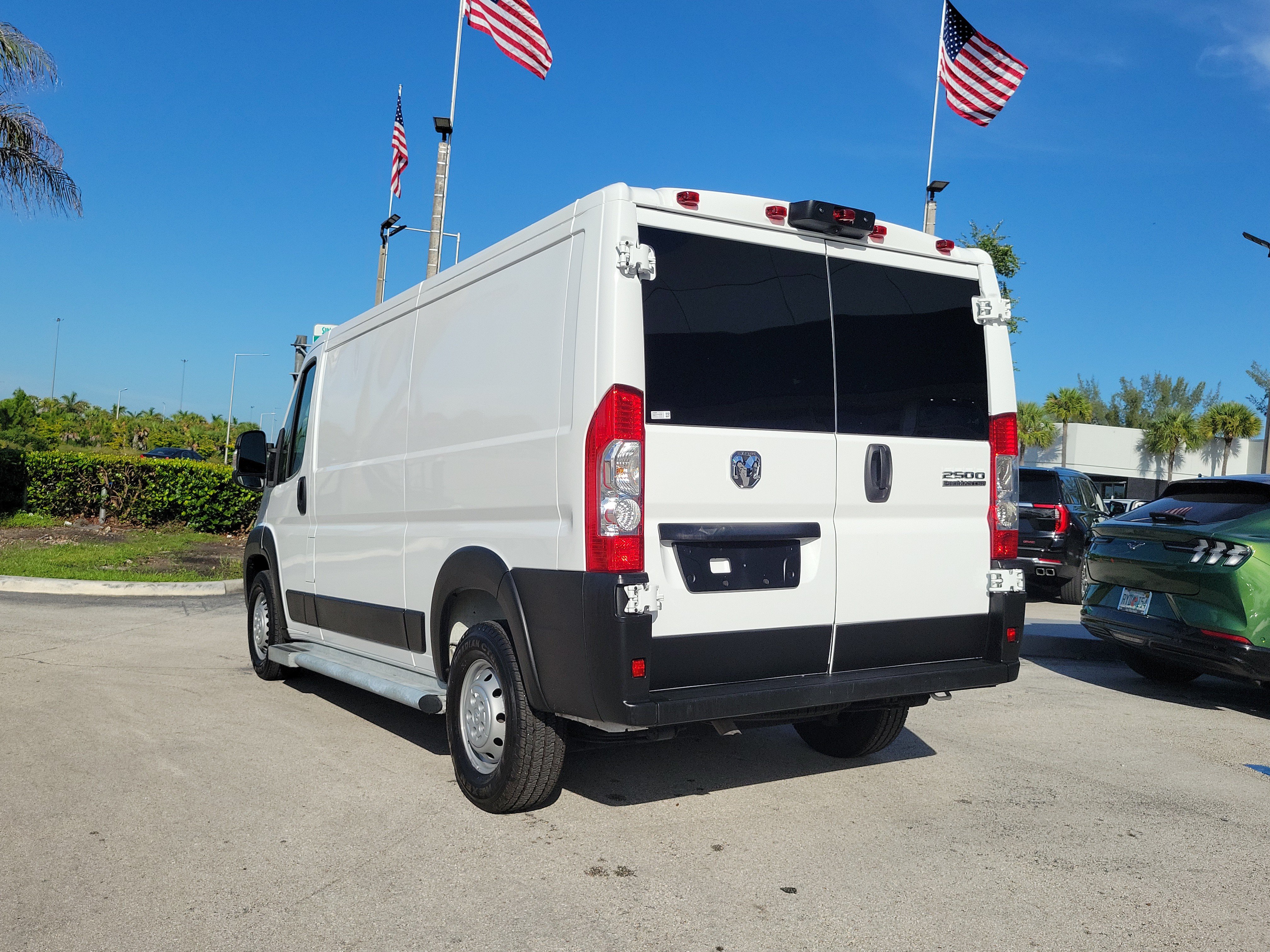 Used 2025 RAM ProMaster 2500 w/ U-Haul Equipment Group FWD image 7