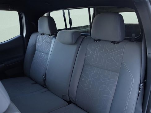 Used 2017 Toyota Tacoma TRD Off-Road image 21