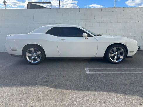 Used 2009 Dodge Challenger R/T image 6