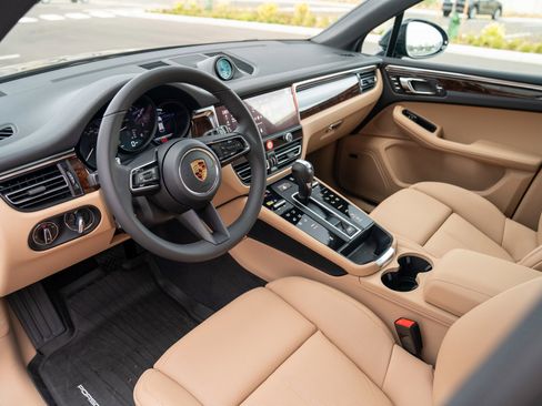 New 2026 Porsche Macan image 4