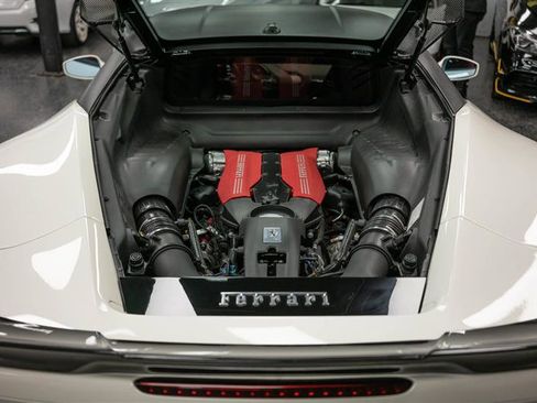 Used 2018 Ferrari 488 GTB image 6